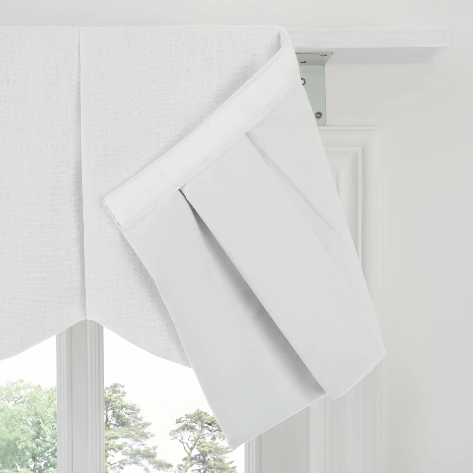 Liz Linen Board Mounted Scalloped Valance - Image 19