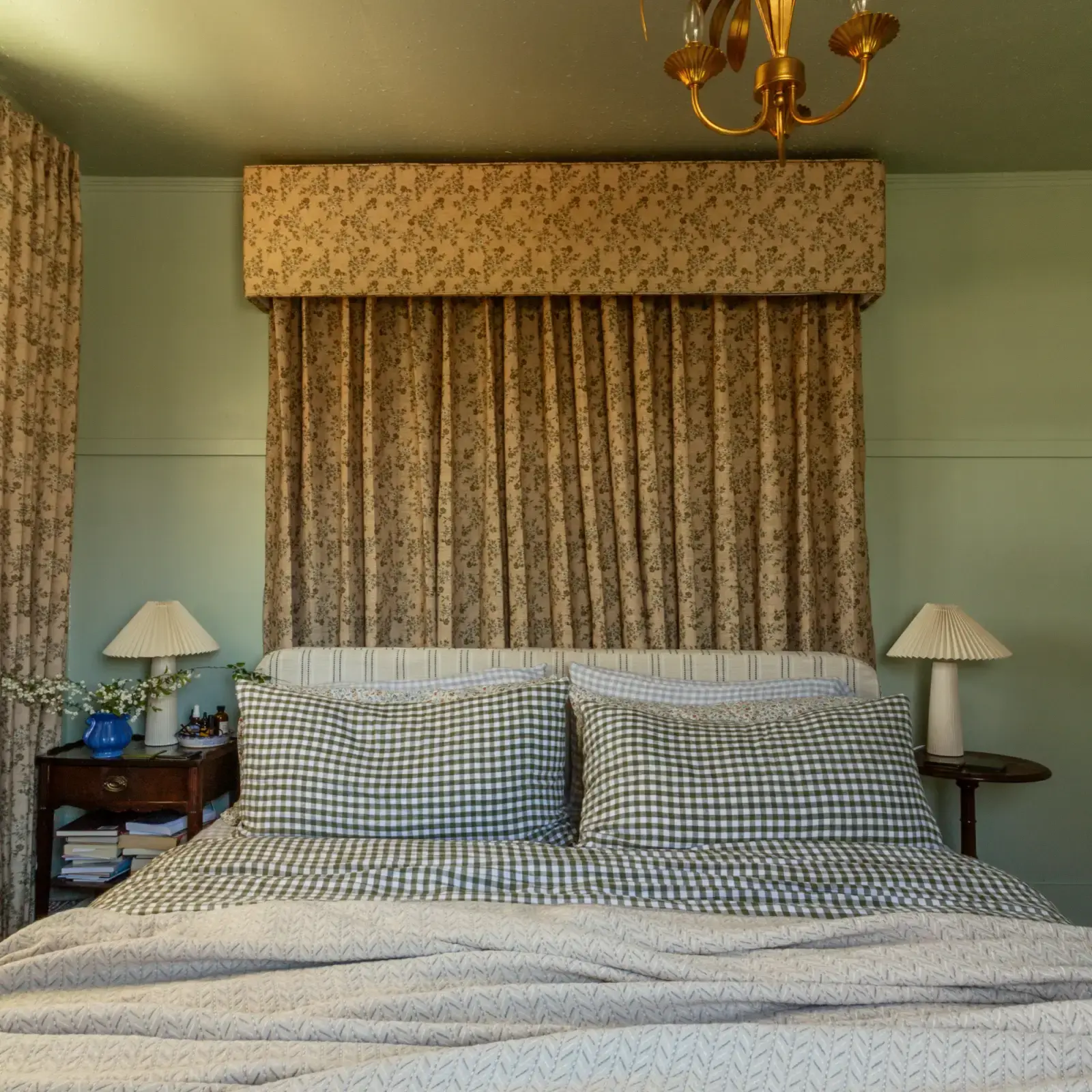 Sara Le Board Mounted Decorative Stepped Cornice